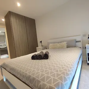 https://luxury-2bed-near-o2-arena-excel-london.brighton-hotels-england.com