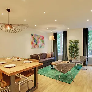 https://pick-a-flat-champs-elysees-percier-apartment.fr-paris.fr